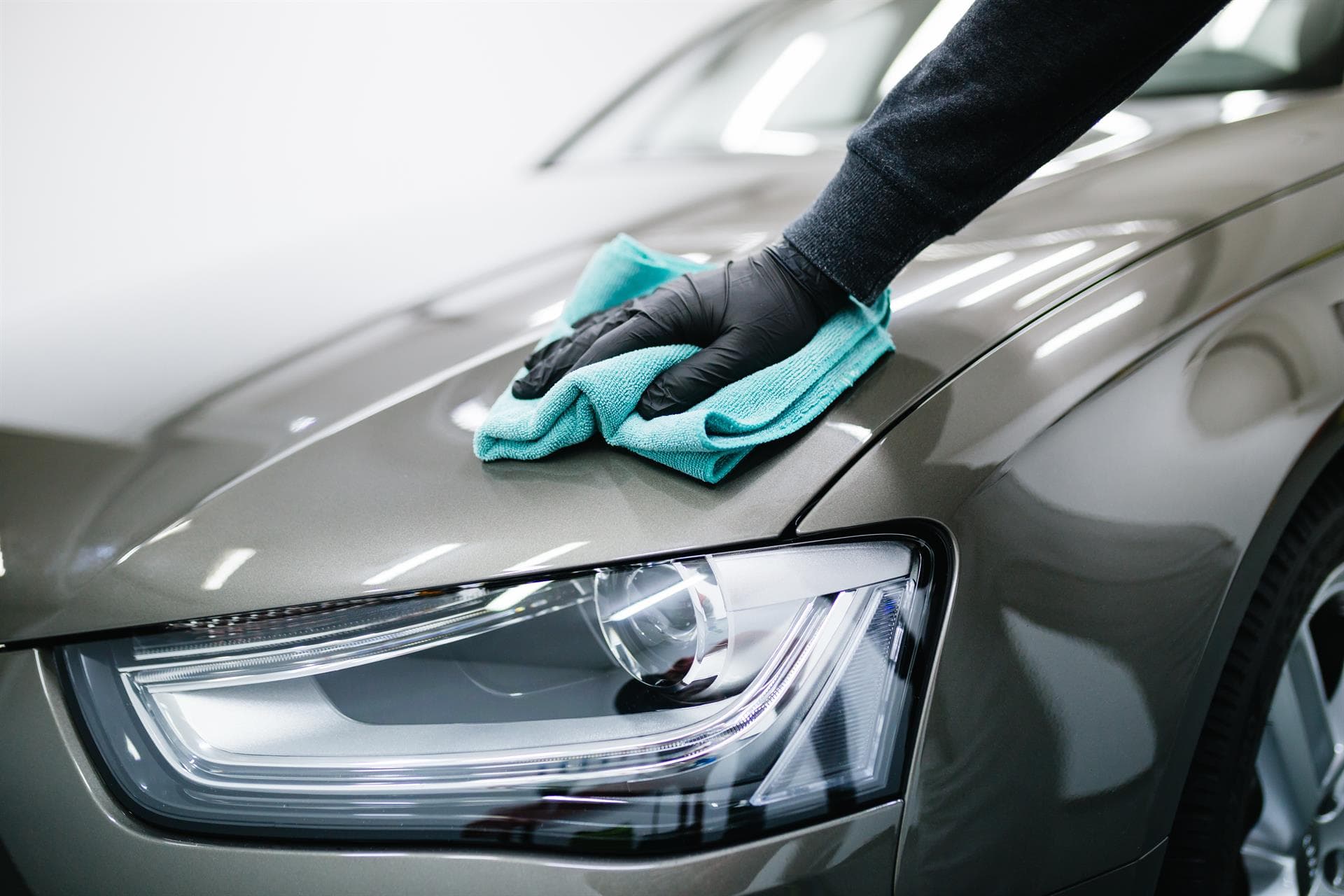 Nuestros productos de limpieza para coche le darán un brillo único a tu automóvil